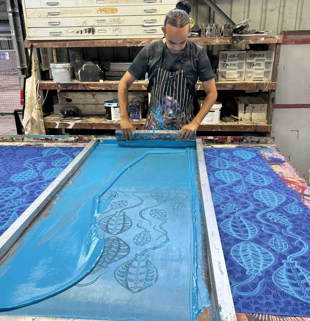 Gracie Kumbi - Stingrays on blue linen (per 1m) - Image 2