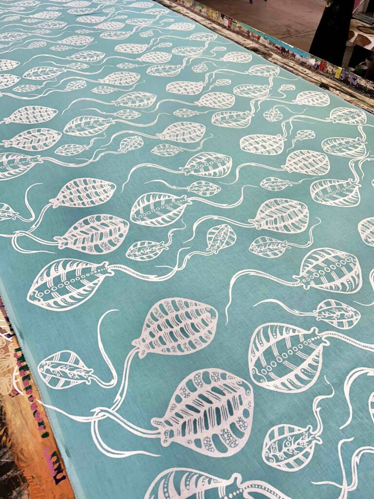 Gracie Kumbi - Stingrays on turquoise linen (1m) - Image 3