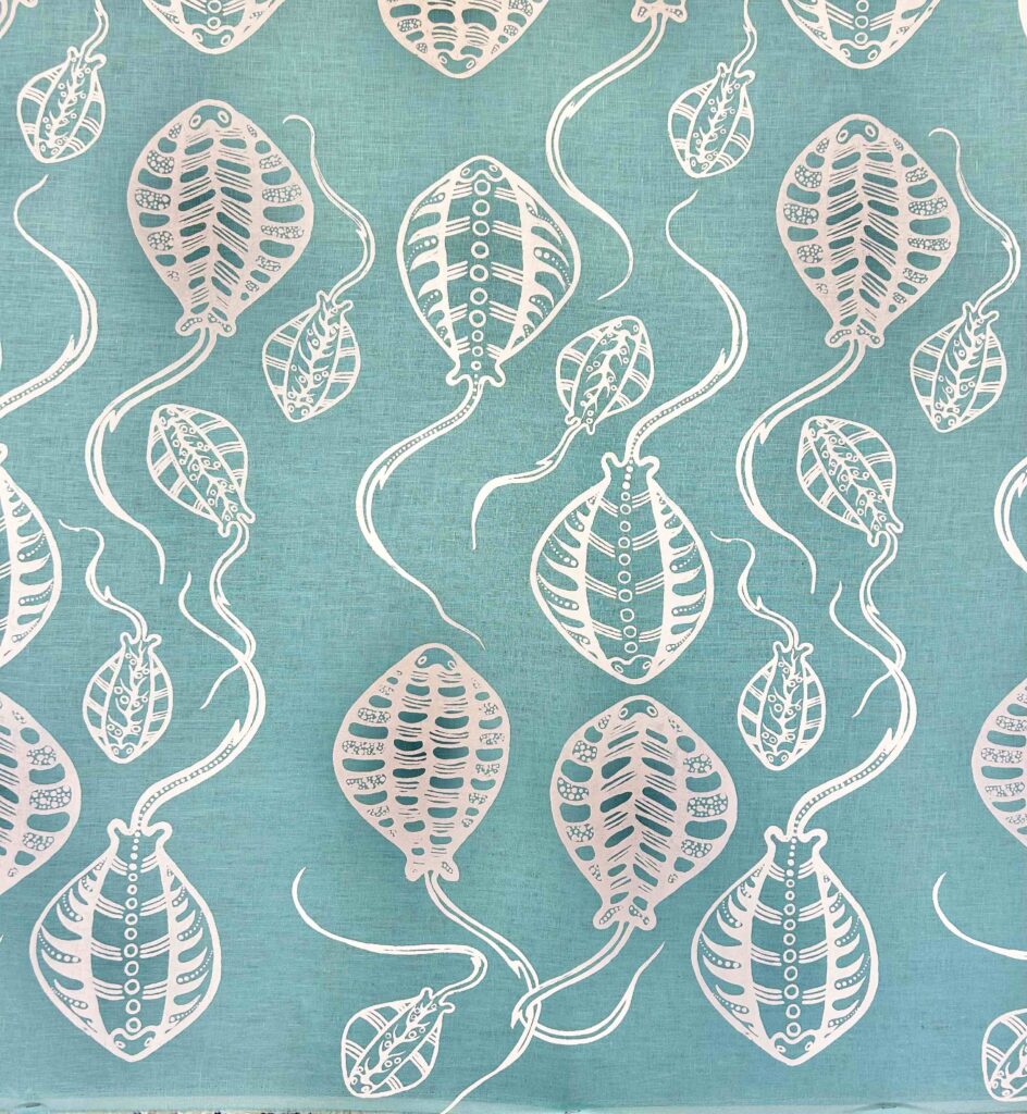 Gracie Kumbi - Stingrays on turquoise linen (1m) - Image 2